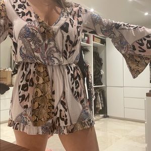Short romper animal print bell sleeves